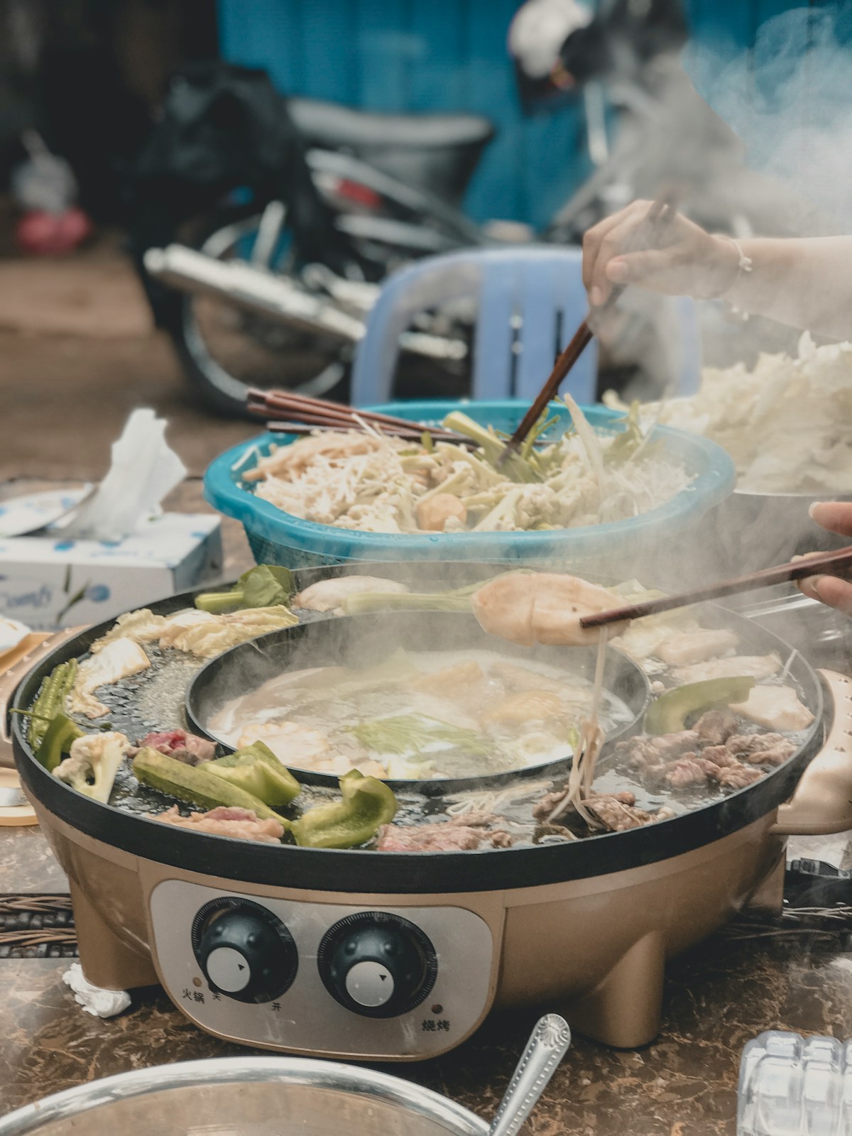 Người nấu súp Nhật Bản sử dụng nước dùng dashi tự làm tại nhà