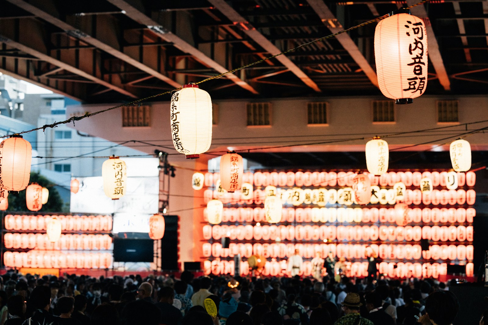 Đèn lồng rực rỡ tại lễ hội mùa hè Nhật Bản – matsuri truyền thống