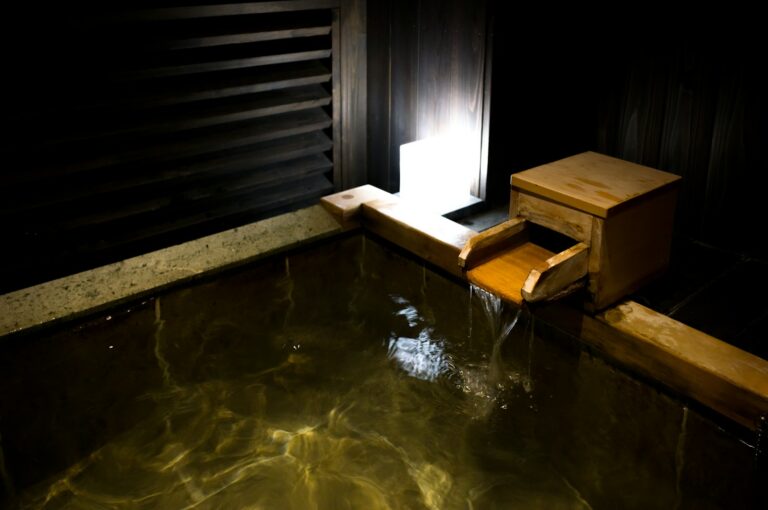 Phòng tắm onsen Nhật Bản truyền thống tại Kyushu Nhật Bản