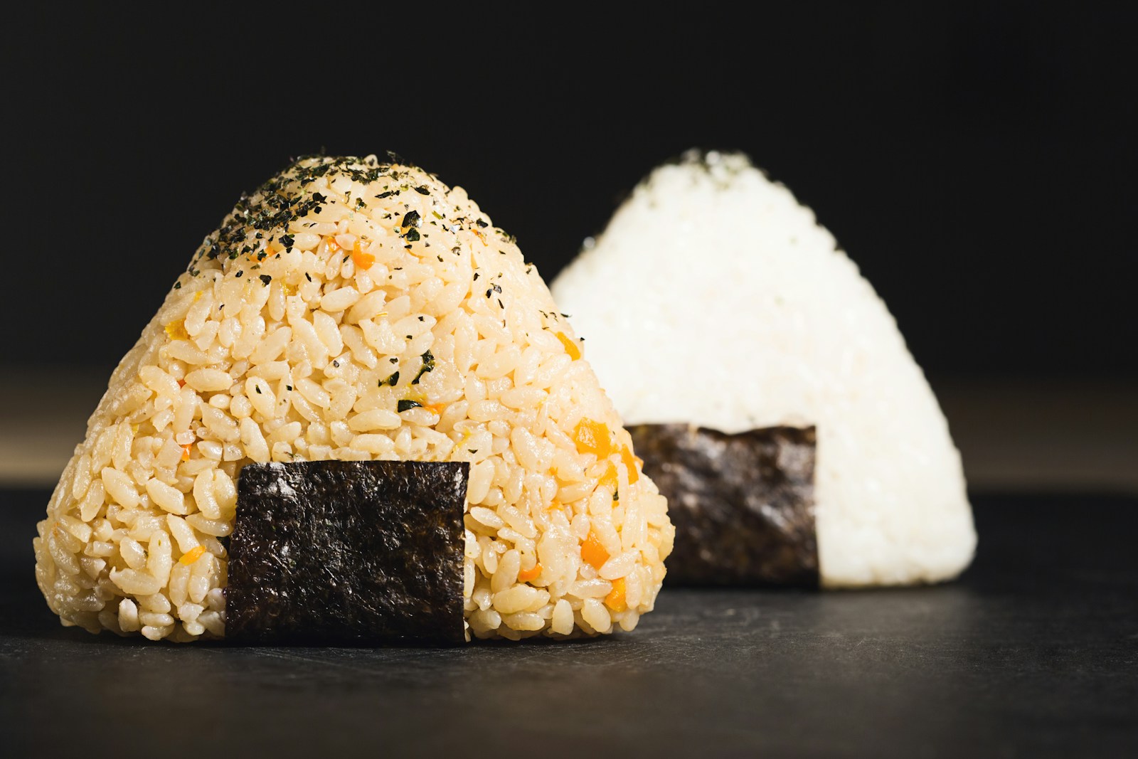Hai bát cơm Nhật Bản kiểu sushi truyền thống