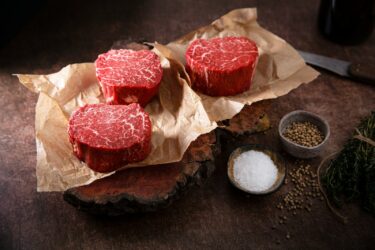 Bò Wagyu Osaka Và Kyoto: Hướng Dẫn Thưởng Thức Ẩm Thực Cao Cấp Tại Vùng Kansai