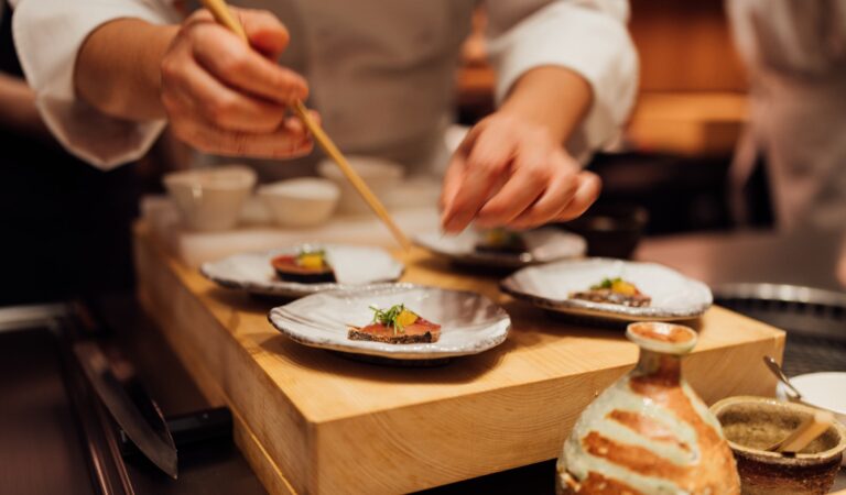 Trải nghiệm omakase sushi tại nhà hàng sushi Nhật Bản
