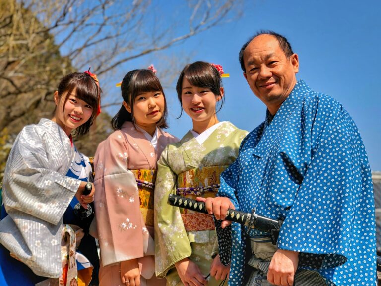 Kimono truyền thống Nhật Bản dành cho nam giới và nữ giới