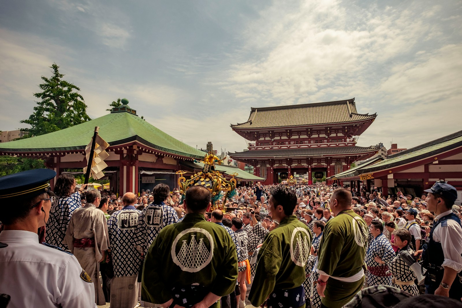 Đám đông tại lễ hội Gion Matsuri Nhật Bản