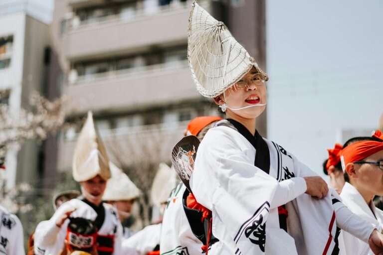 Người Nhật mặc kimono truyền thống tại lễ hội matsuri