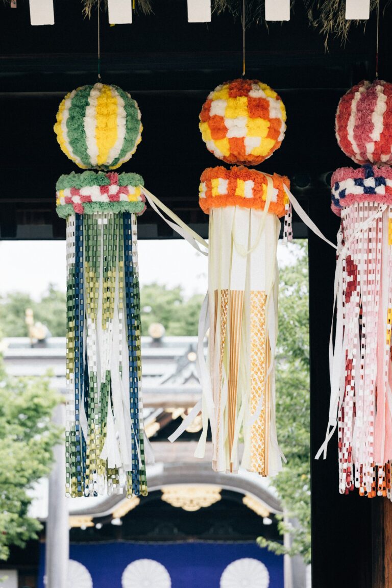 Lễ hội Tanabata Nhật Bản với dải trang trí nhiều màu sắc