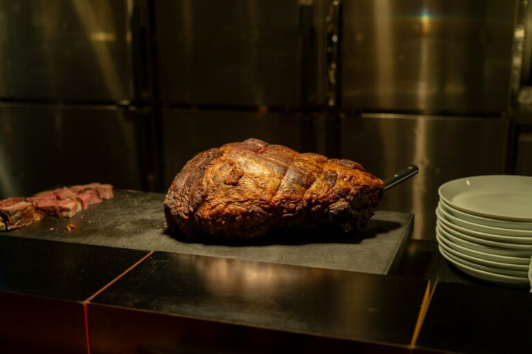 Thịt bò wagyu Nhật Bản chín tái thơm ngon tại nhà hàng Osaka
